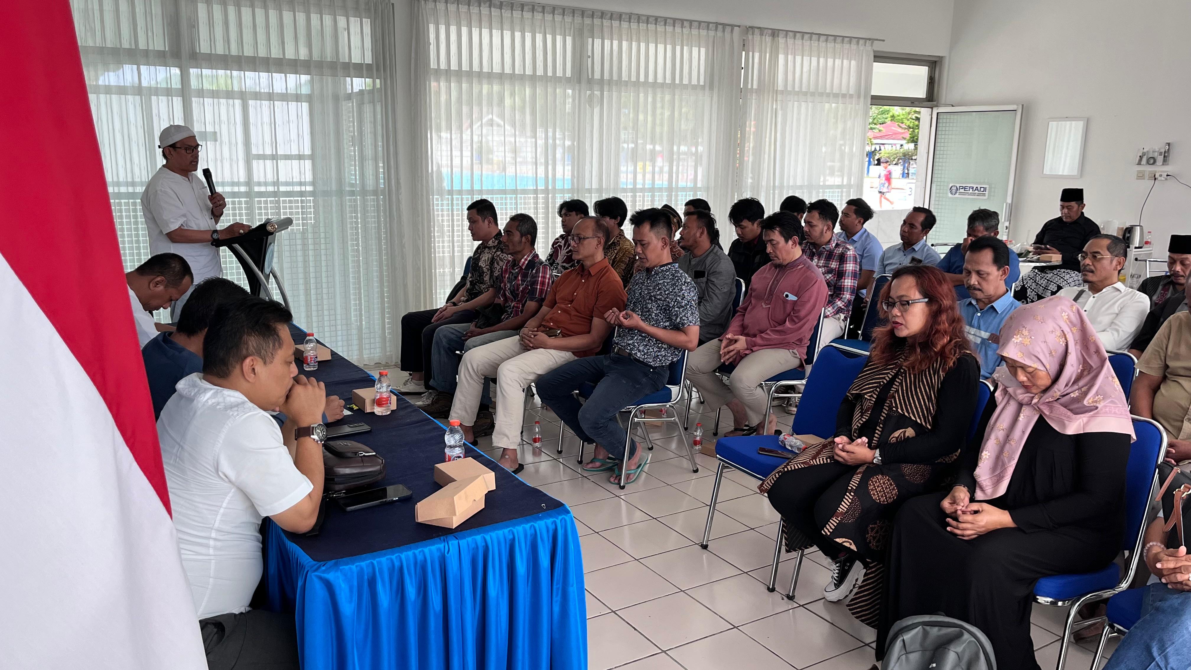 DPC PERADI Purwokerto Gelar Doa Bersama untuk Rekannya Aris Munadi yang Belum Pulang Kerumah